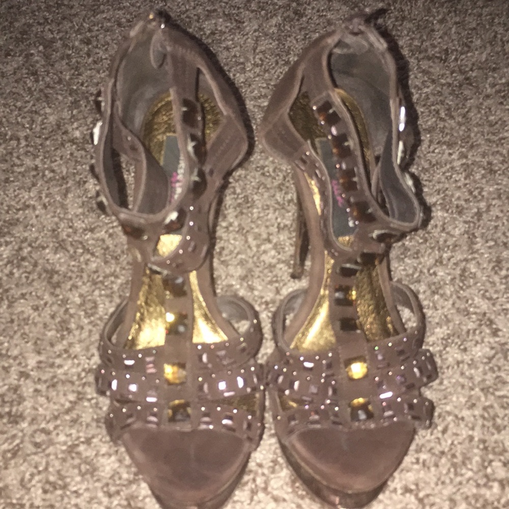Chinese Laundry Size 8 Brown Studded sandals.